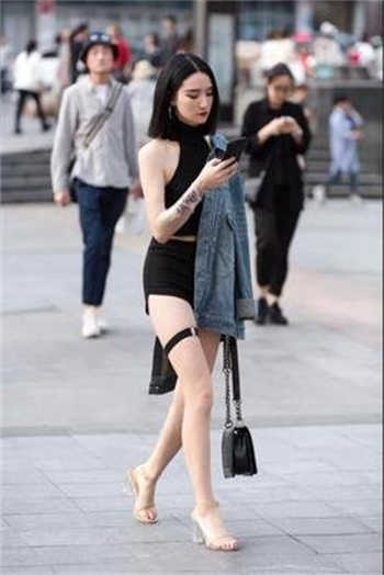 女主被蛇用两个啥np