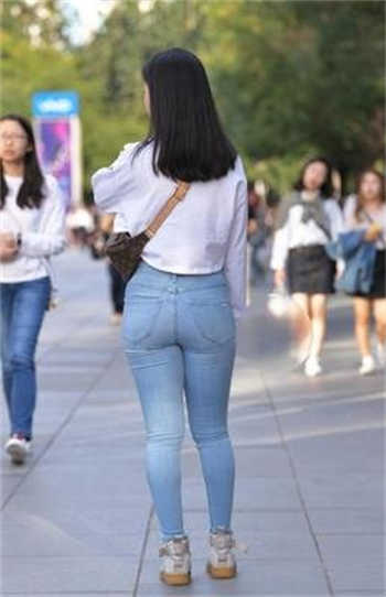 女员工为了自己的业绩