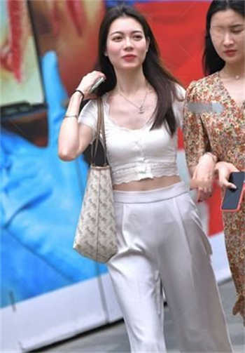 浦东四季酒店 金融女