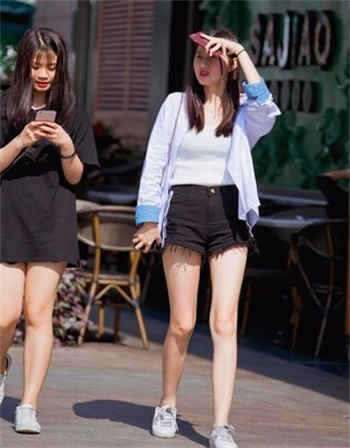 国产卡一卡二仙踪林苹果版