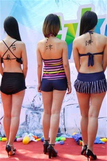 夏季里的公交车