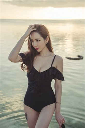 麻豆女演员寻小小图片