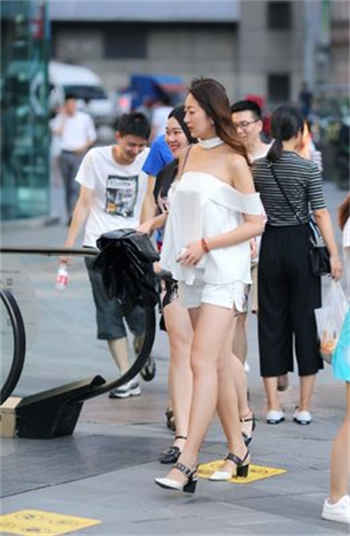 等待老板妻子