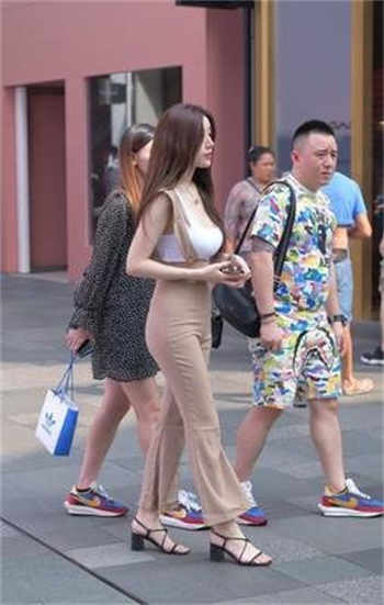 梁飞大英雄